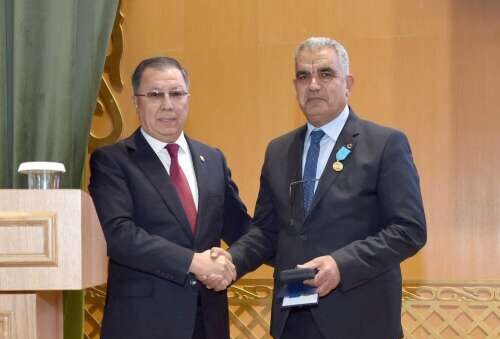 Malatyalı Prof. Dr. Kenan Koç’a Kazakistan’dan Hizmet Nişanı!