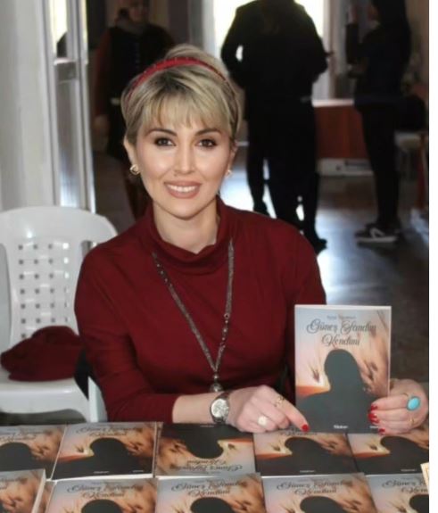 “Karanlıktan Güneşe Doğan Bir Kadın: Ayşe Tanman’ın Işığa Tutunan Şiirleri”